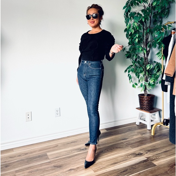 For Love and Lemons Revolve
Poppy Ruffle Cropped Top Blouse - Picture 6 of 12